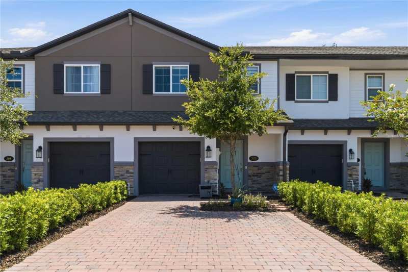3 bedroom Townhouse at 385 Cape Honeysuckle Place, Towns At Lake Monroe Commons, Sanford — photo 1
