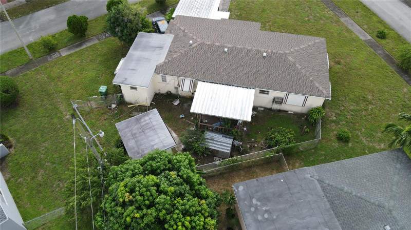 3 bedroom Single Family Residence at 9000 NW 12th Court, Cravero Lake Shore Estates Add 01, Miami — photo 2