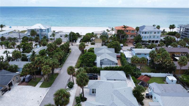 3 bedroom Single Family Residence at 850 Mandalay Avenue, Mandalay Sub, Clearwater Beach — photo 5