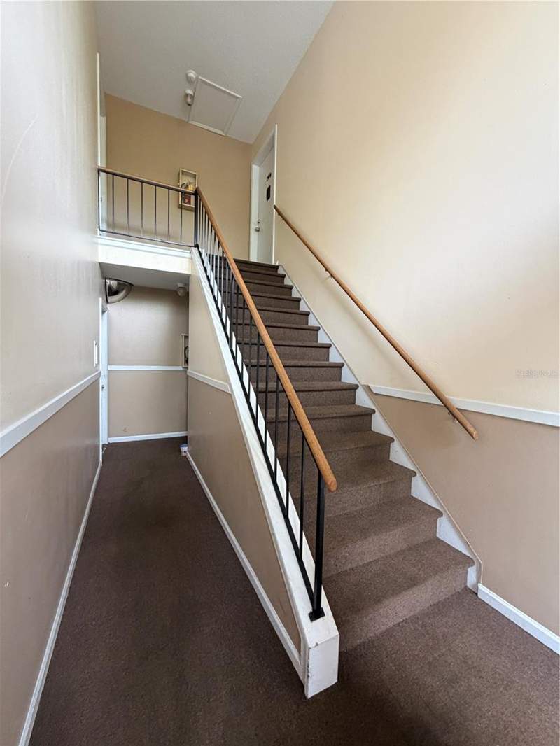 2 bedroom Condominium at 723 Perkins Street #200, Leesburg Oakhurst At Leesburg Condo, Leesburg — photo 3