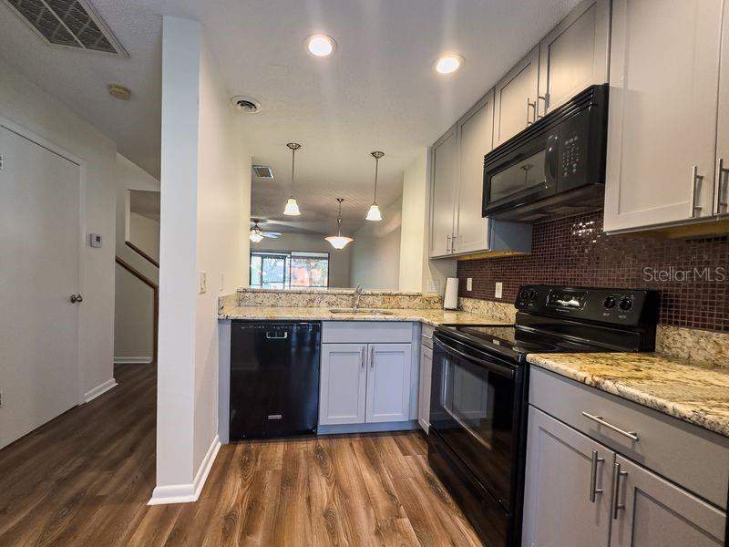 2 bedroom Townhouse at 819 Oak Park Place, Oak Park Twnhms, Brandon — photo 5