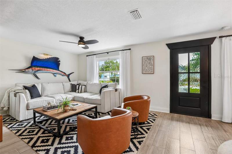 4 bedroom Single Family Residence at 472 36TH AVENUE, BRIDGEWAY ADD, ST PETERSBURG — photo 3