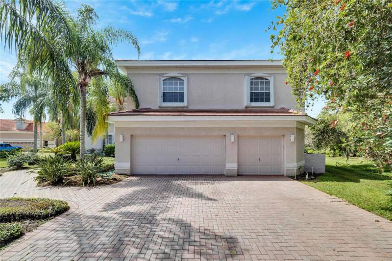 5 bedroom Single Family Residence at 17904 Cachet Isle Drive, Cory Lake Isles Ph 1 Unit 1, Tampa — photo 2