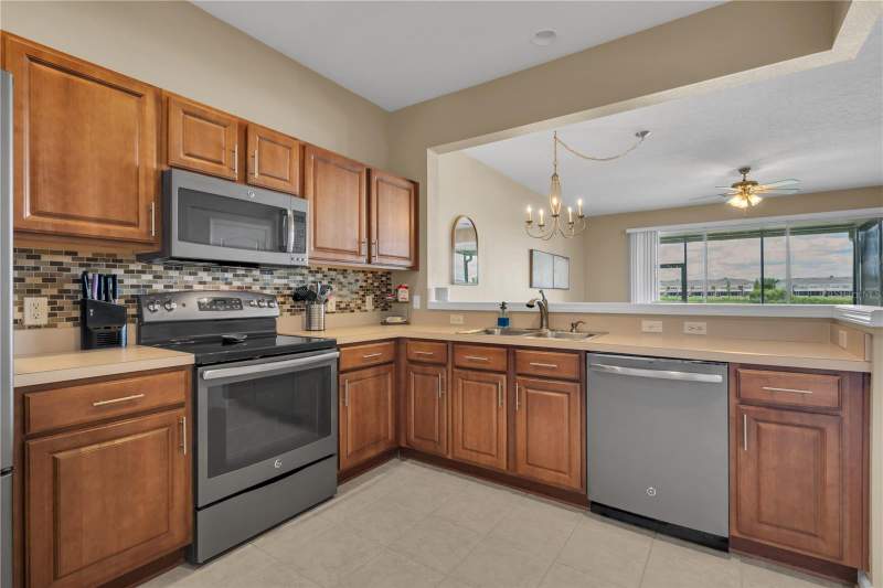 3 bedroom Townhouse at 4939 Pond Ridge Drive, Valhalla Ph 1-2, Riverview — photo 5