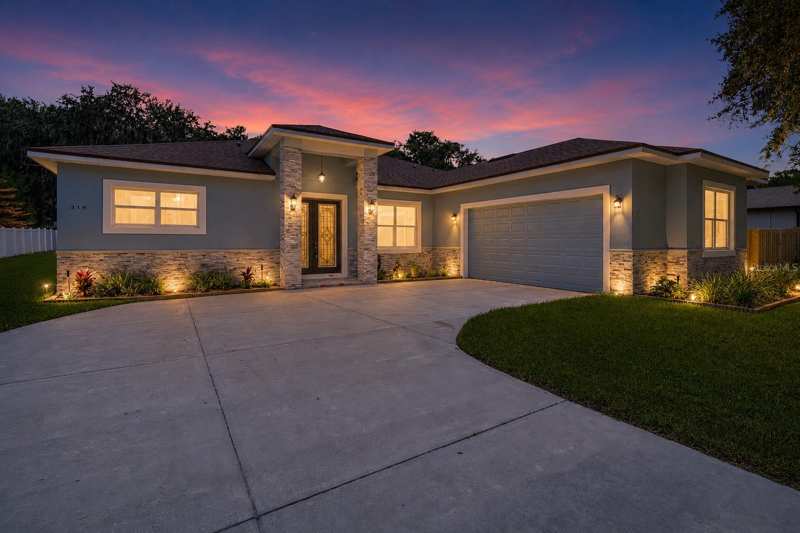 5 bedroom Single Family Residence at 319 Water Shore Drive, Leesburg Waters Edge Sub, Leesburg — photo 1