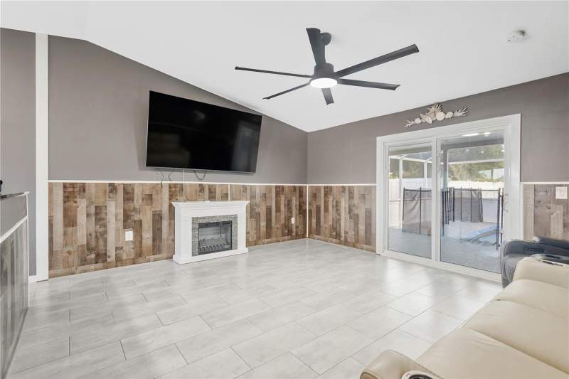 3 bedroom Single Family Residence at 2054 Saffold Park Drive, Mill Highlands Sub, Ruskin — photo 4