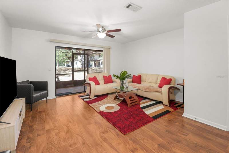 2 bedroom Condominium at 2735 SW 35th Place #903, Casablanca West, Gainesville — photo 3