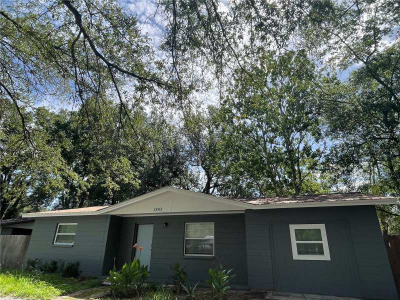 3 bedroom Single Family Residence at 3803 NE 13th Street, Highland Court Manor, Gainesville — photo 1