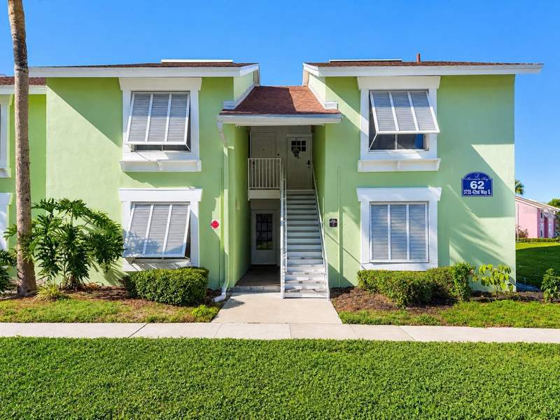 1 bedroom Condominium at 3735 42nd Way #E, Bermuda Bay Beach Condo, St Petersburg — photo 2