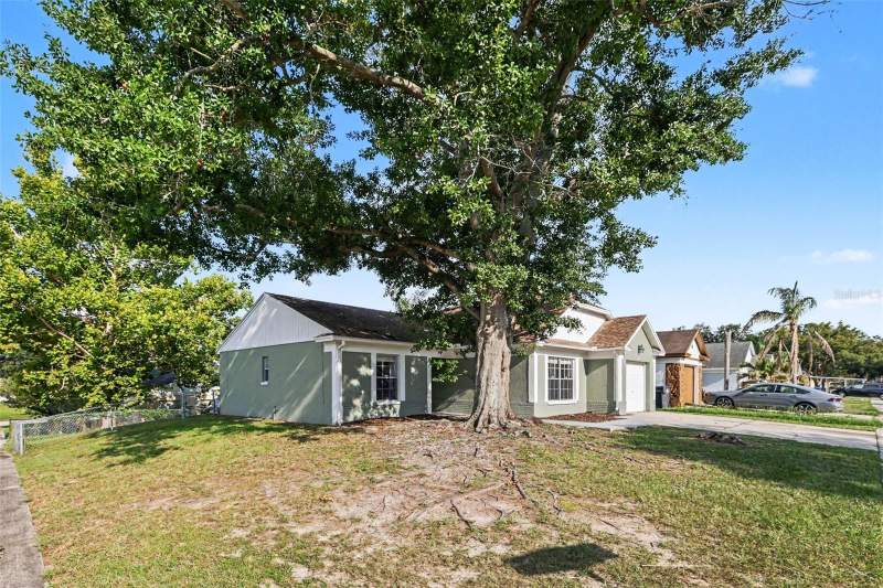 3 bedroom Single Family Residence at 301 Regal Park Drive, Valrico Manor Unit 2, Valrico — photo 2