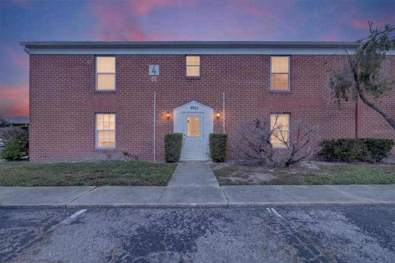 1 bedroom Condominium at 8522 10th Street #D, Jamestown Condo, St Petersburg — photo 2