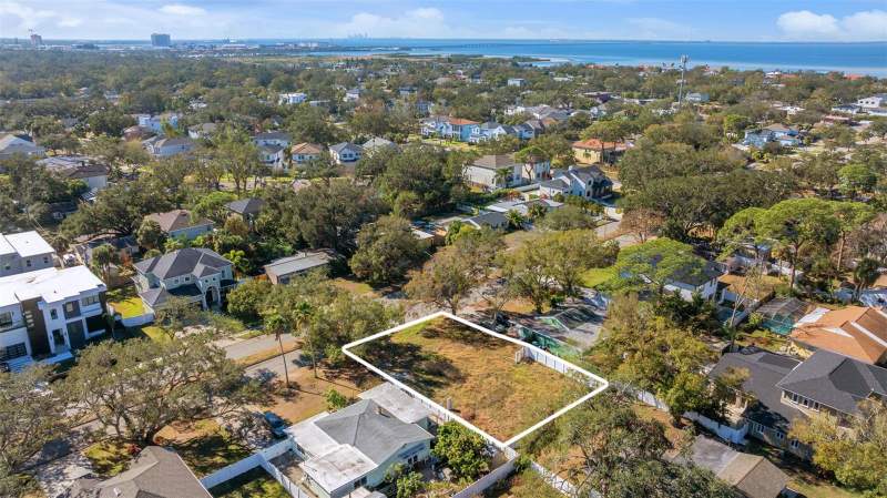 5 bedroom Single Family Residence at 4621 W El Prado Boulevard, Bel Mar Unit 2, Tampa — photo 5
