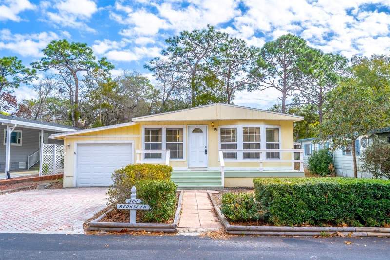 2 bedroom Mobile Home at 320 N Forest Boulevard, The Forest, Lake Mary — photo 2