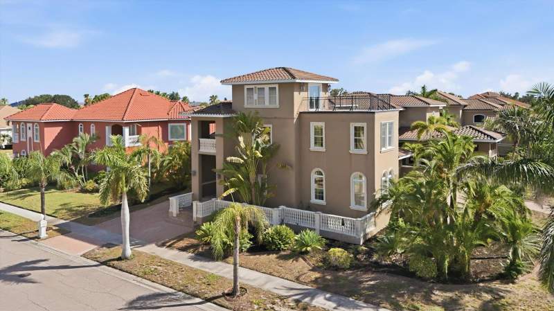 5 bedroom Single Family Residence at 1304 Jumana Loop, Andalucia, Apollo Beach — photo 4