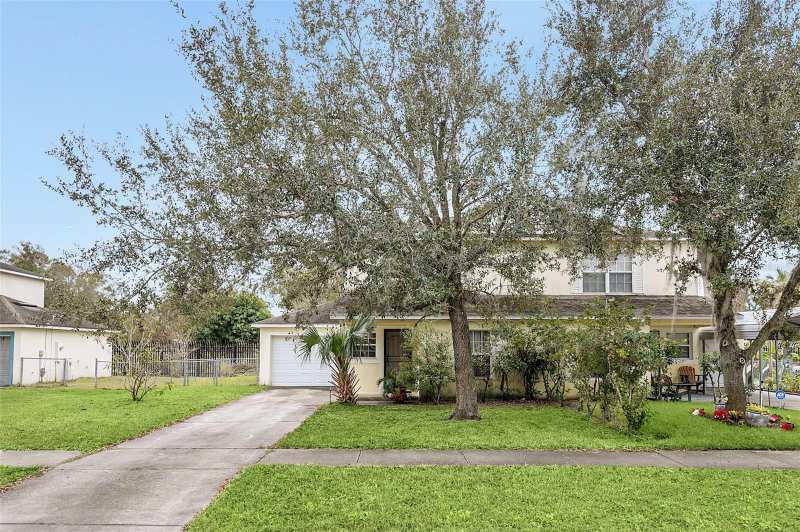 4 bedroom Half Duplex at 1209 W 6th Street, Seminole Park, Sanford — photo 1