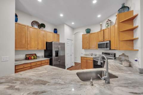 16135 Bridgedale Drive, Lithia FL - photo 8 of 40