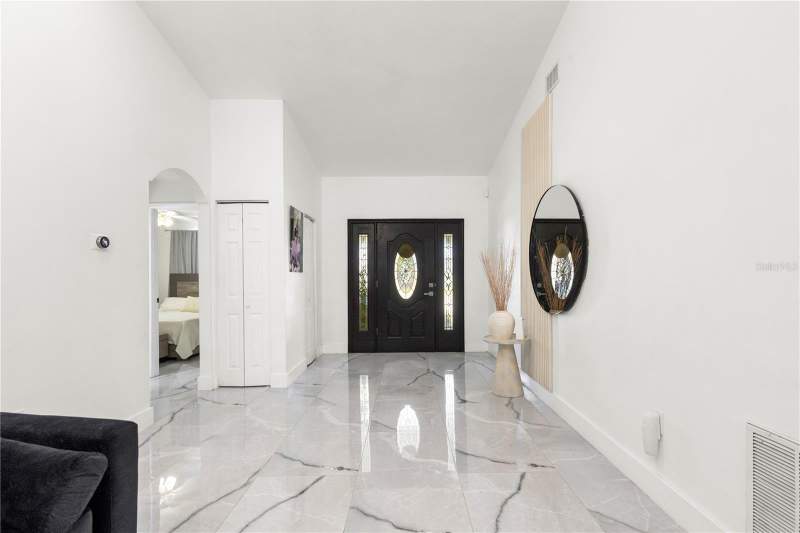 5 bedroom Single Family Residence at 8019 N Gomez Avenue, Silver Lake Estates, Tampa — photo 5