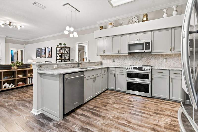 4 bedroom Single Family Residence at 6901 Aqueduct Terrace, The Trails At Van Dyke Farms, Odessa — photo 3