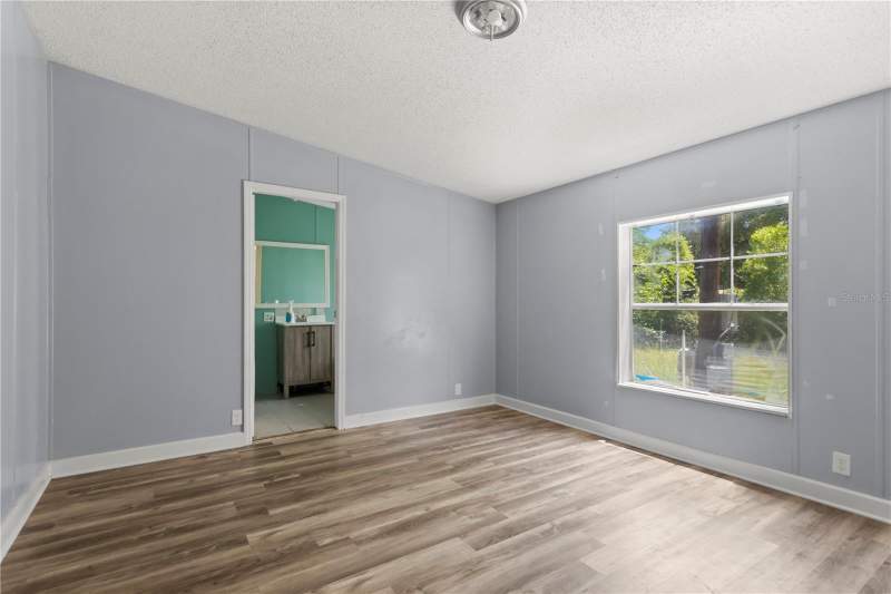 2 bedroom Manufactured Home at 24027 NW 183rd Avenue, D E Whetstone Addn-H Spgs, High Springs — photo 5