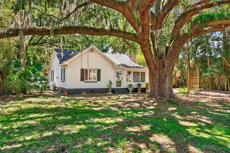 2 bedroom Single Family Residence at 112 N Lake Avenue, Leesburg Lake Griffin Park, Leesburg — photo 1