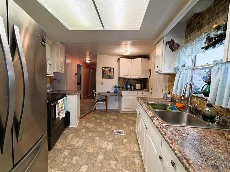 2 bedroom Mobile Home at 410 Hawthorne Boulevard, Hawthorne At Leesburg A Coop, Leesburg — photo 5