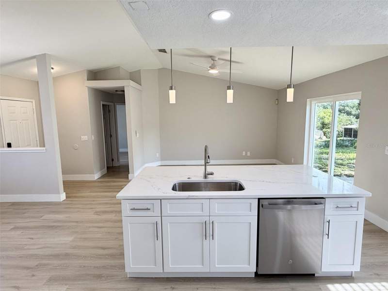 3 bedroom Single Family Residence at 10814 Crescendo Loop, Lake Crescent Pines East Sub, Clermont — photo 4