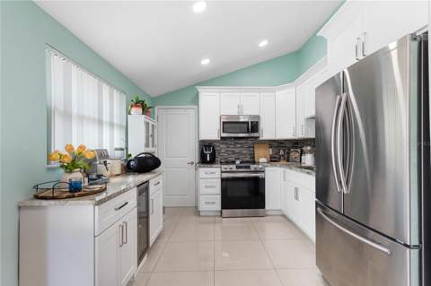 10112 Enchanted Oaks Court, Tampa FL - photo 19 of 36