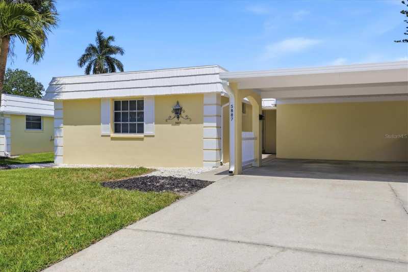 2 bedroom Villa at 5887 Tidewood Avenue #2, Baywood Colony Sec 2, Sarasota — photo 1