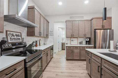 9013 Mississippi Run, Weeki Wachee FL - photo 8 of 99