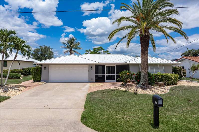 3 bedroom Single Family Residence at 2211 Palm Tree Drive, Punta Gorda Isles Sec 04, Punta Gorda — photo 2