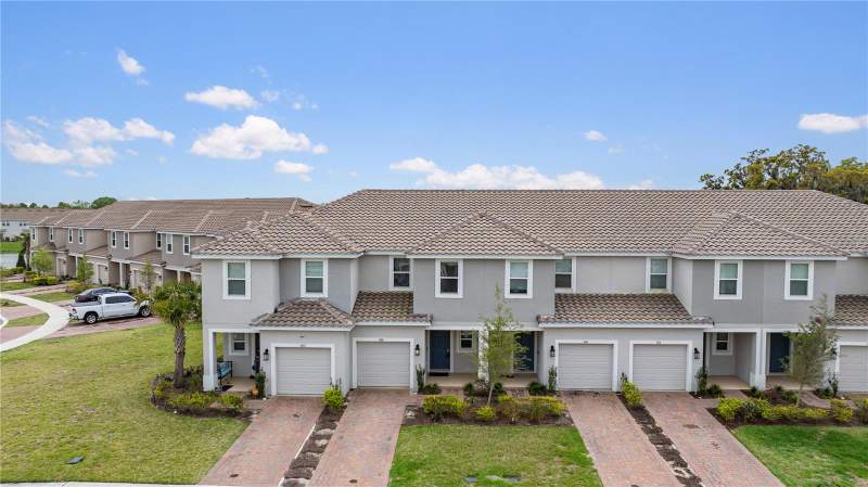 3 bedroom Townhouse at 1406 Anchor Bend Way, Bellalago Pod G Twnhms, Kissimmee — photo 2