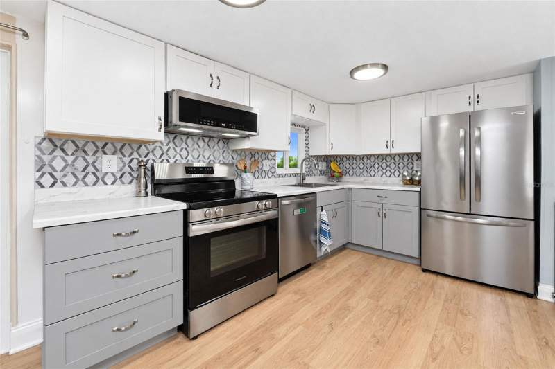 2 bedroom Manufactured Home at 7333 Varley Circle, Village Holiday Lake, Port Charlotte — photo 4