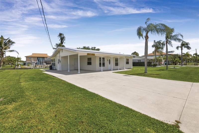 2 bedroom Single Family Residence at 10451 Marion Street, Palm Point, Englewood — photo 2