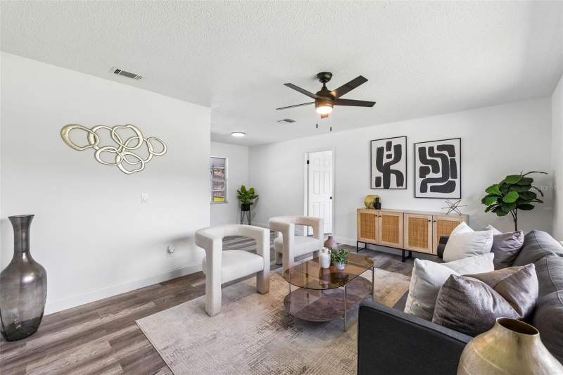 4 bedroom Single Family Residence at 211 MELISSA COURT, GROVEVIEW VILLAGE, SANFORD — photo 4