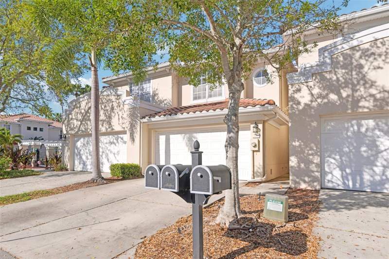 3 bedroom Townhouse at 300 Valencia Circle, Villas Of Carillon, St Petersburg — photo 2