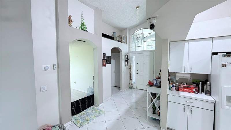 4 bedroom Single Family Residence at 8503 Pringle Way, Meadow Brook Unit 1, Tampa — photo 4