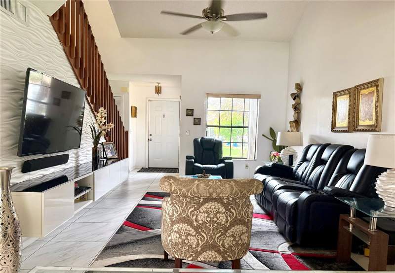 2 bedroom Townhouse at 2139 Balboa Way, Royale Bermuda Twnhs, Kissimmee — photo 3