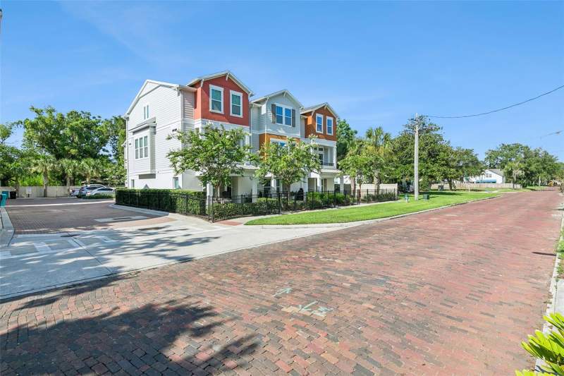 3 bedroom Townhouse at 1012 E MARKS STREET, PARK LAKE HLND, ORLANDO — photo 4