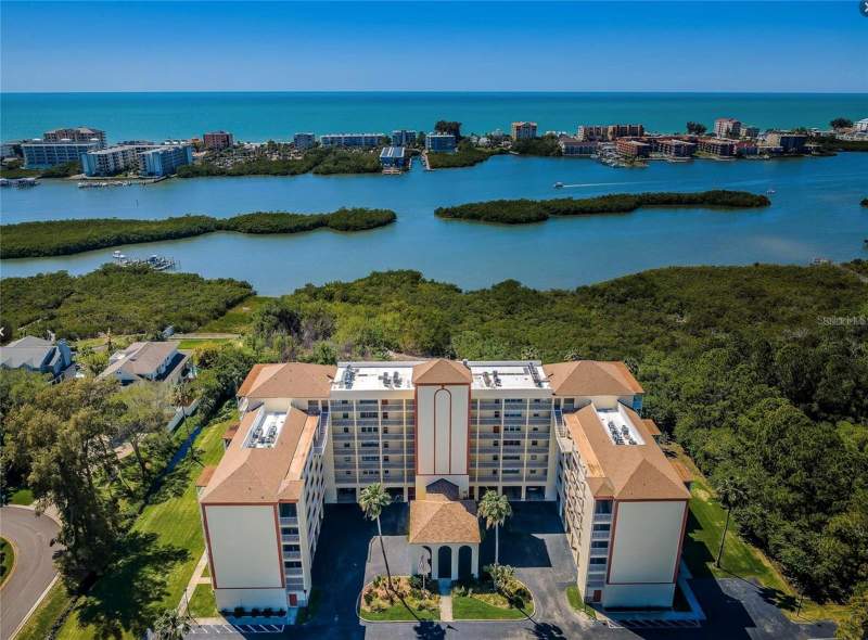 2 bedroom Condominium at 9000 Commodore Drive #302, Bay Harbor Club Condo, Seminole — photo 4