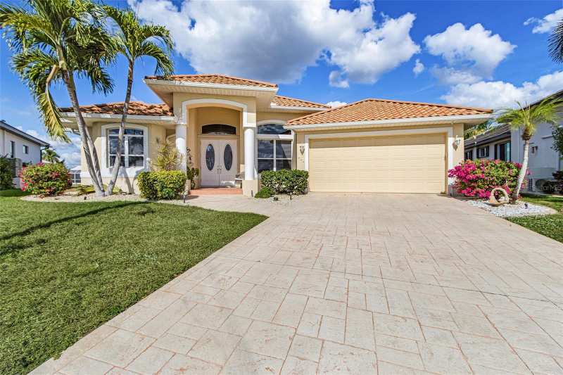 3 bedroom Single Family Residence at 400 Gun Cay Lane, Punta Gorda Isles Sec 11, Punta Gorda — photo 1