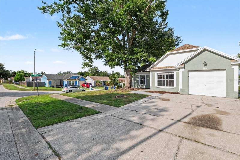 3 bedroom Single Family Residence at 301 Regal Park Drive, Valrico Manor Unit 2, Valrico — photo 3