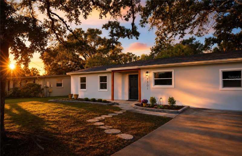 3 bedroom Single Family Residence at 7301 S West Shore Boulevard, Port Tampa City Map, Tampa — photo 1