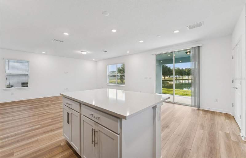 5 bedroom Single Family Residence at 9740 Crescent Moon Drive, Spencer Glen South, Riverview — photo 5