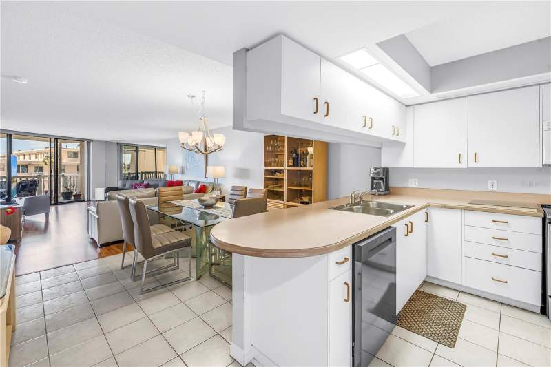 2 bedroom Condominium at 6650 Sunset Way #105, Silver Sands Beach & Racquet Club, St Pete Beach — photo 5