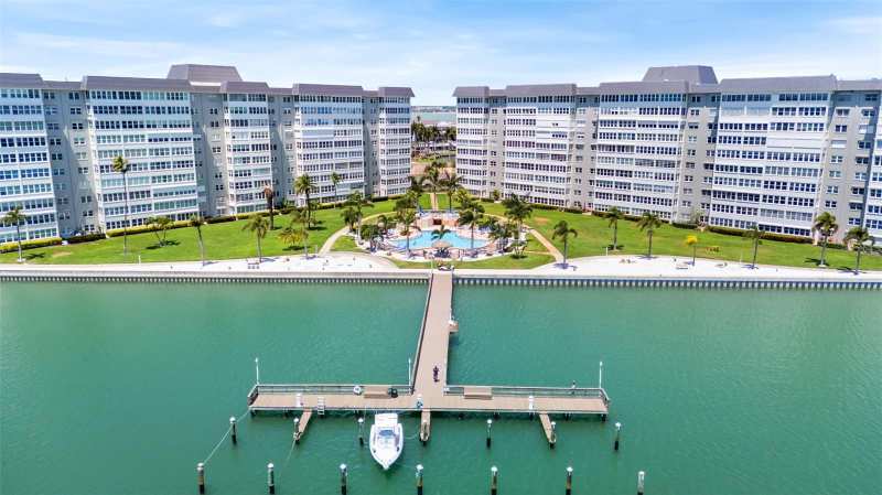 1 bedroom Condominium at 5130 Brittany Drive #505, Bayway Isles Point Brittany Three, St Petersburg — photo 1