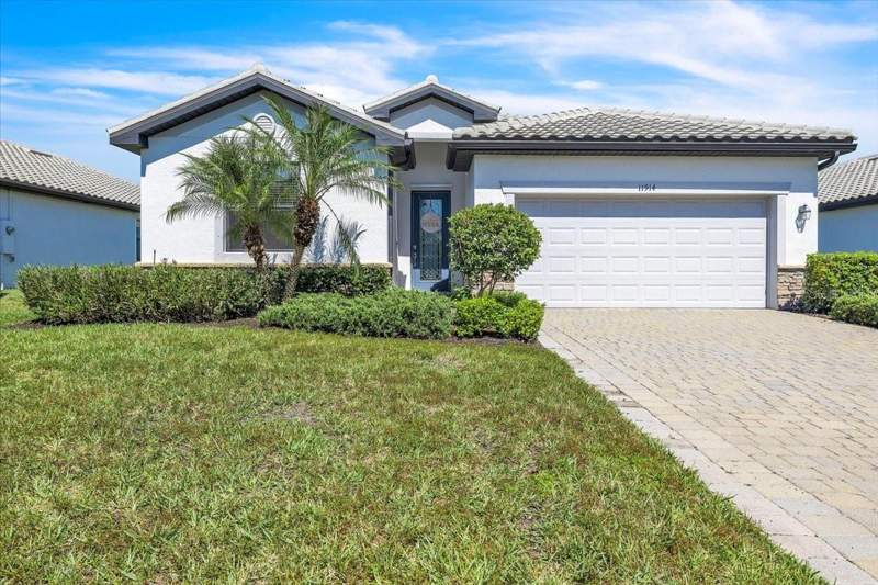 4 bedroom Single Family Residence at 11914 Silver Cobblestone Way, Arborwood Preserve Ph 1, Fort Myers — photo 2