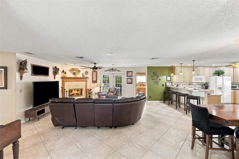 4 bedroom Single Family Residence at 9606 62nd Avenue, Carriage Bay Unit Two, St Petersburg — photo 5