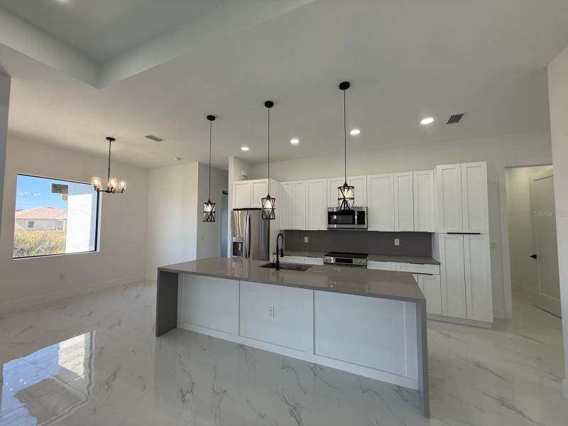 4 bedroom Single Family Residence at 1320 NE 14th Avenue, Cape Coral, Cape Coral — photo 5