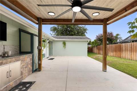 10112 Enchanted Oaks Court, Tampa FL - photo 24 of 36
