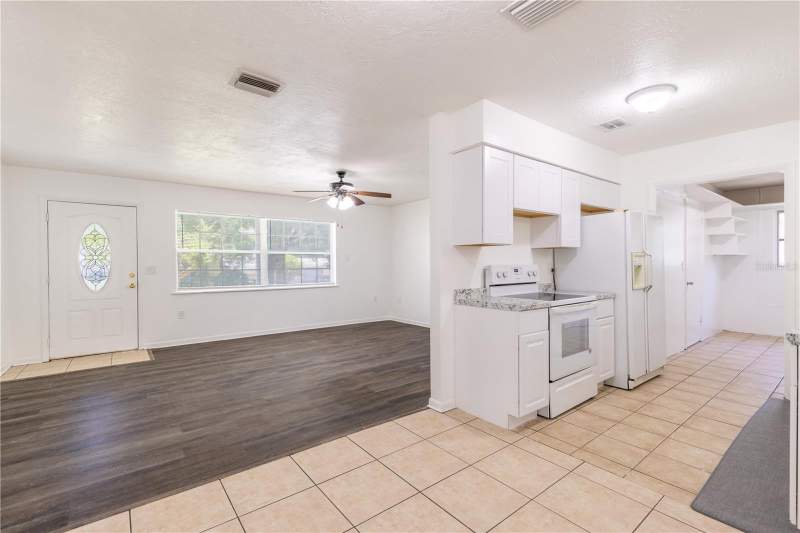 3 bedroom Single Family Residence at 18 N Harrison Street, Beverly Hills Unit 2, Beverly Hills — photo 2